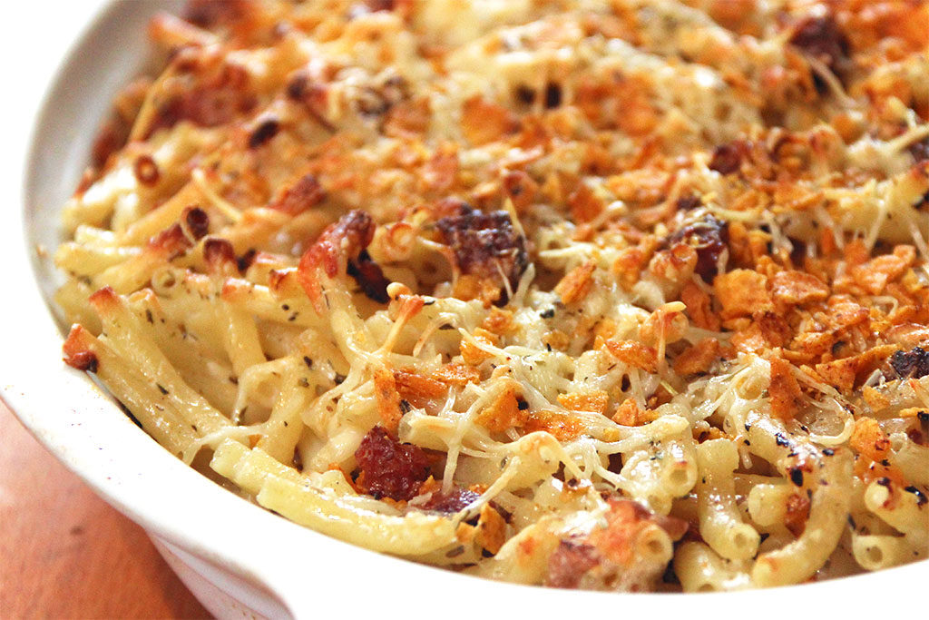 Gratin de pâtes aux saucisses fumées et reblochon Not Parisienne