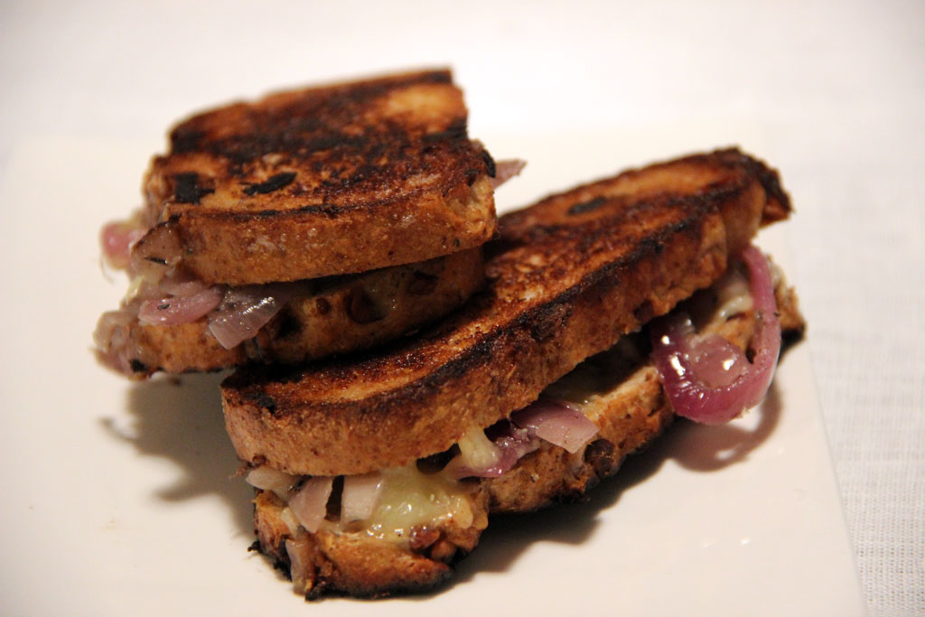 grilled-cheese-facon-soupe-oignon