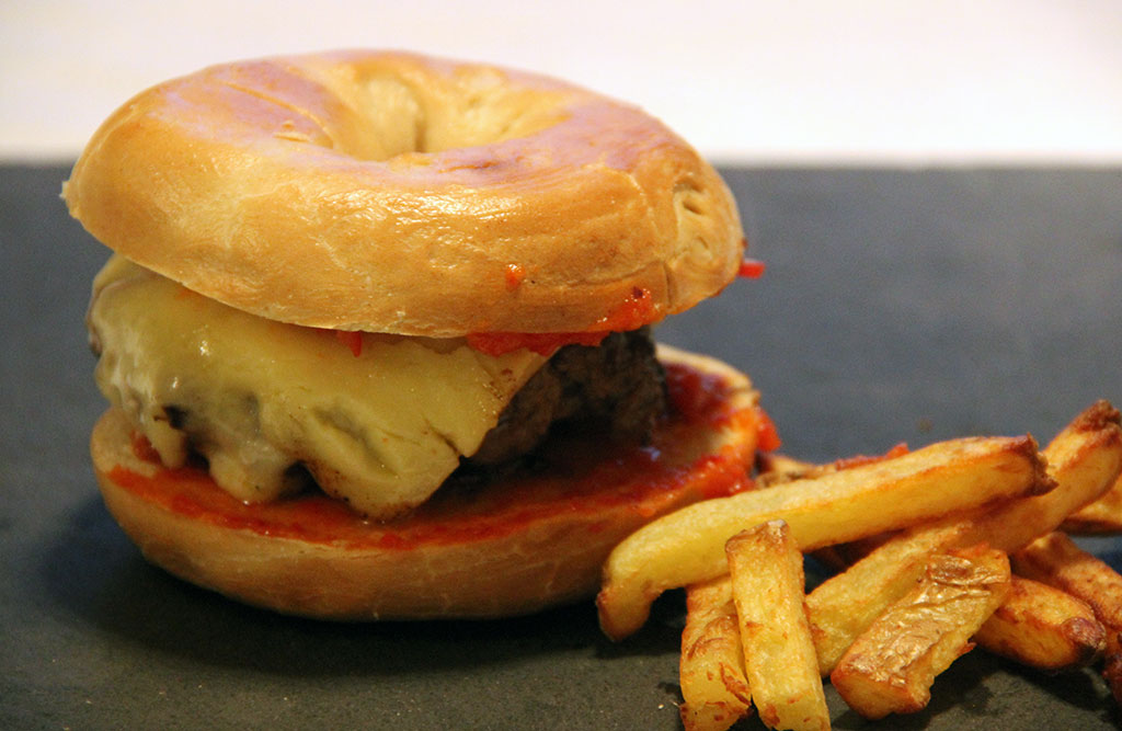 bagel-burger-sriracha-2