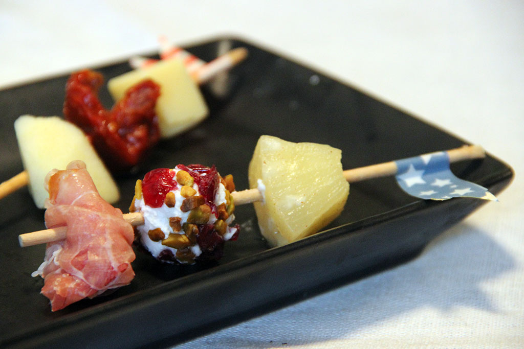 brochette-jambon-cru-ananas-fromage-frais2