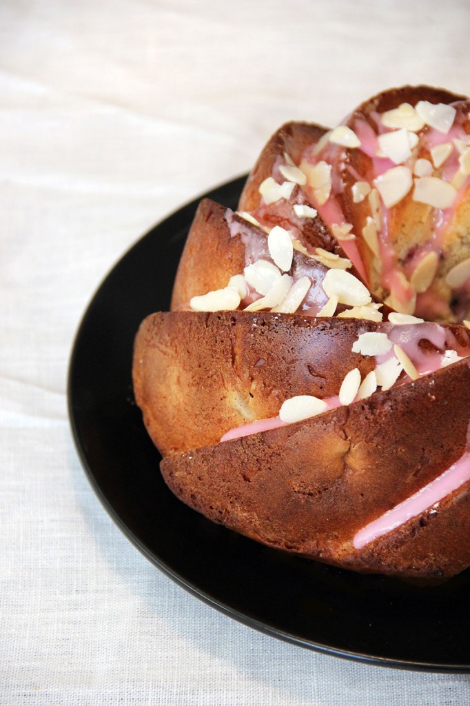 bundt-cake-cerises-amandes-3