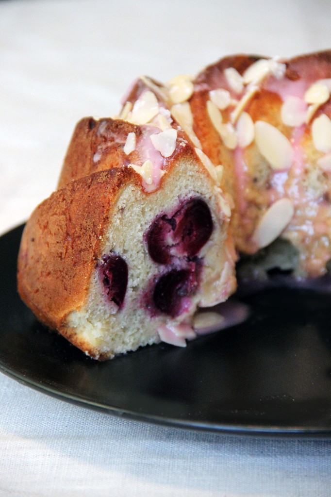 bundt-cake-cerises-amandes-5