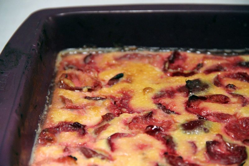 Clafoutis ou flognarde de prunes au lait d'amande - Not parisienne