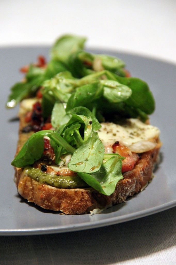 tartine-pesto-mozzarella-2