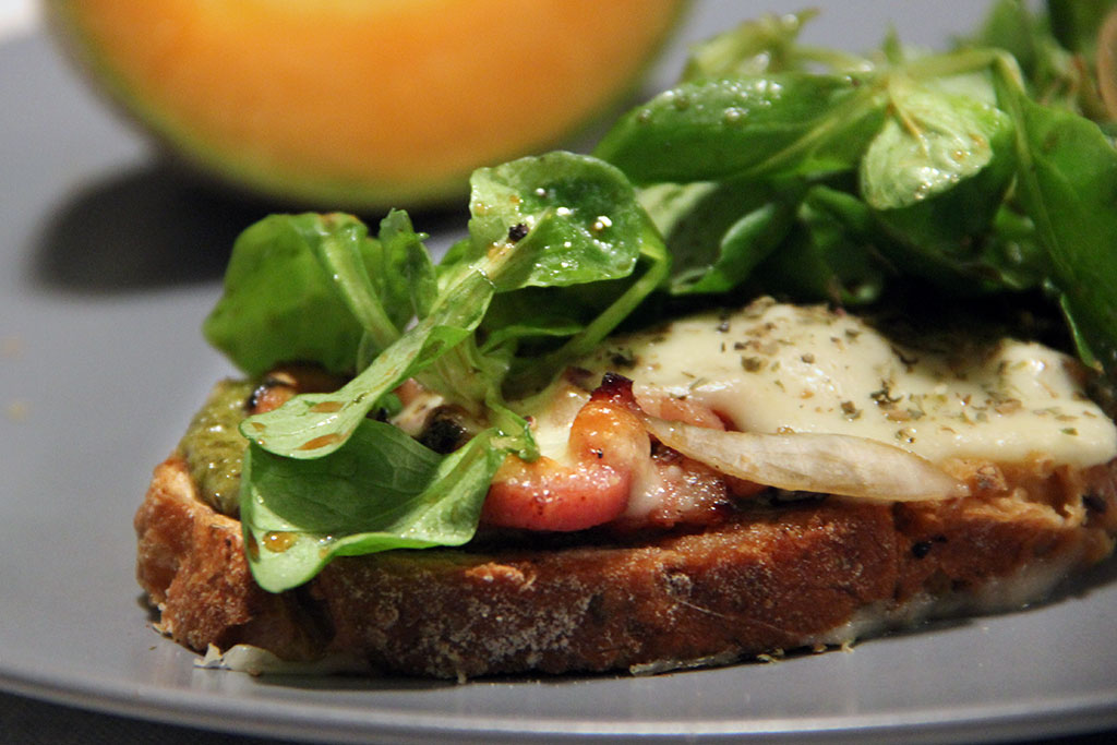 tartine-pesto-mozzarella