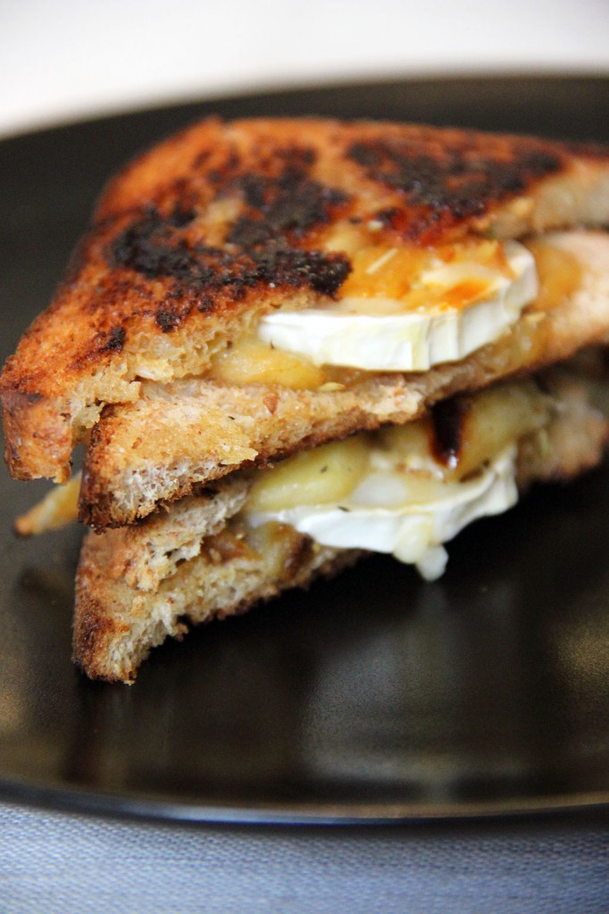 grilled-cheese-chevre-pomme-miel-2