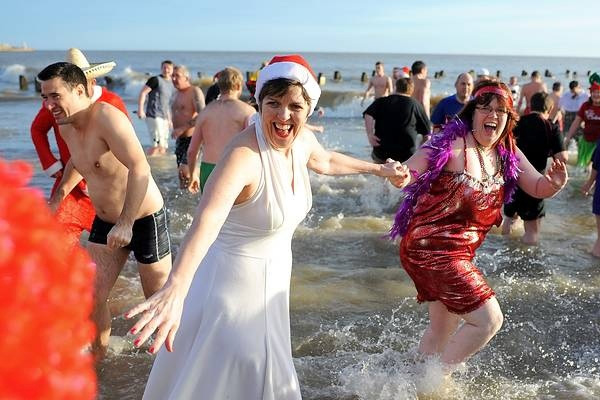 lowestoft-christmas-swim1