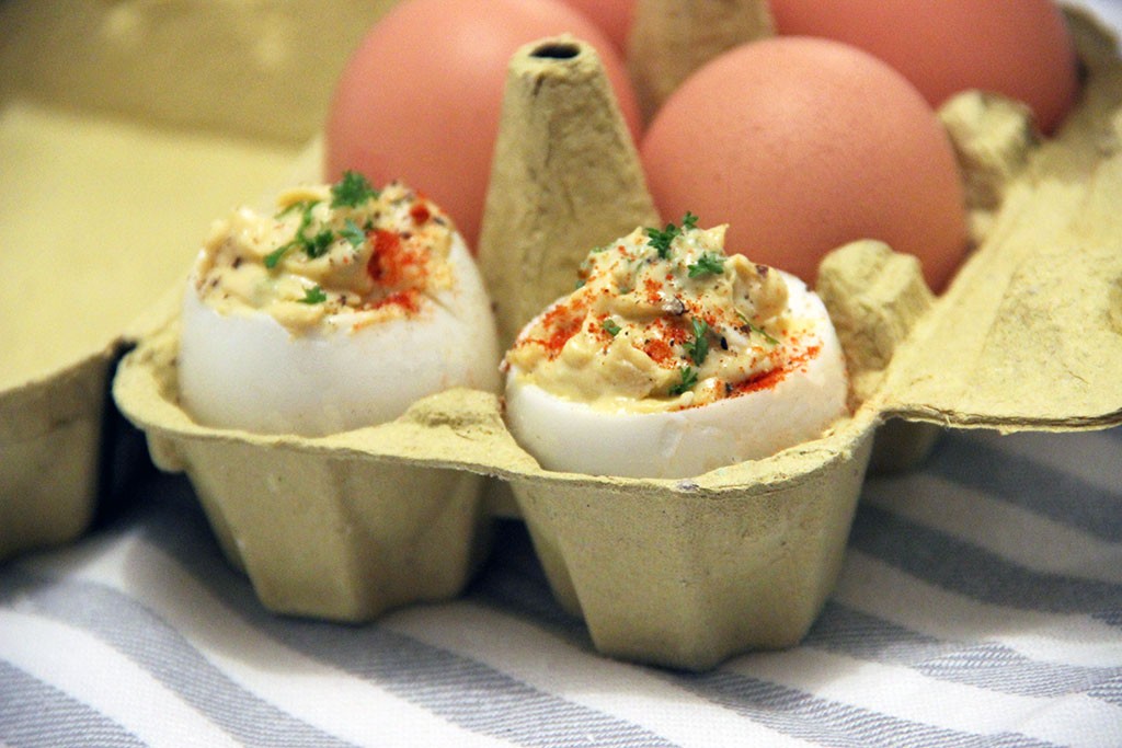 deviled-eggs-roquefort-3