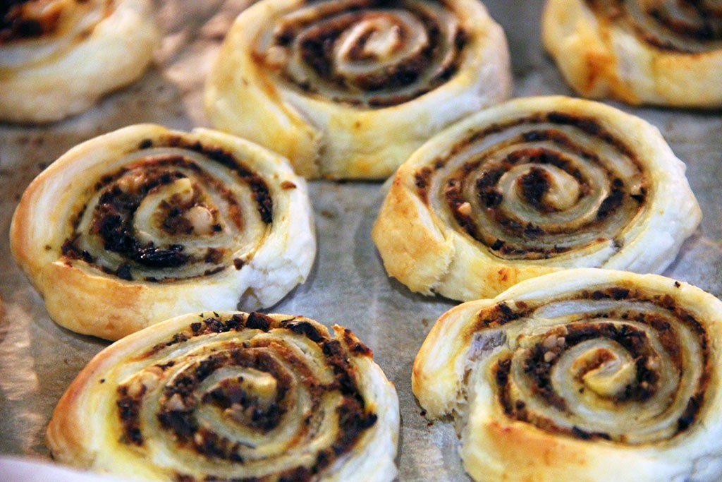 rouleaux-apero-tomate-tapenade-2