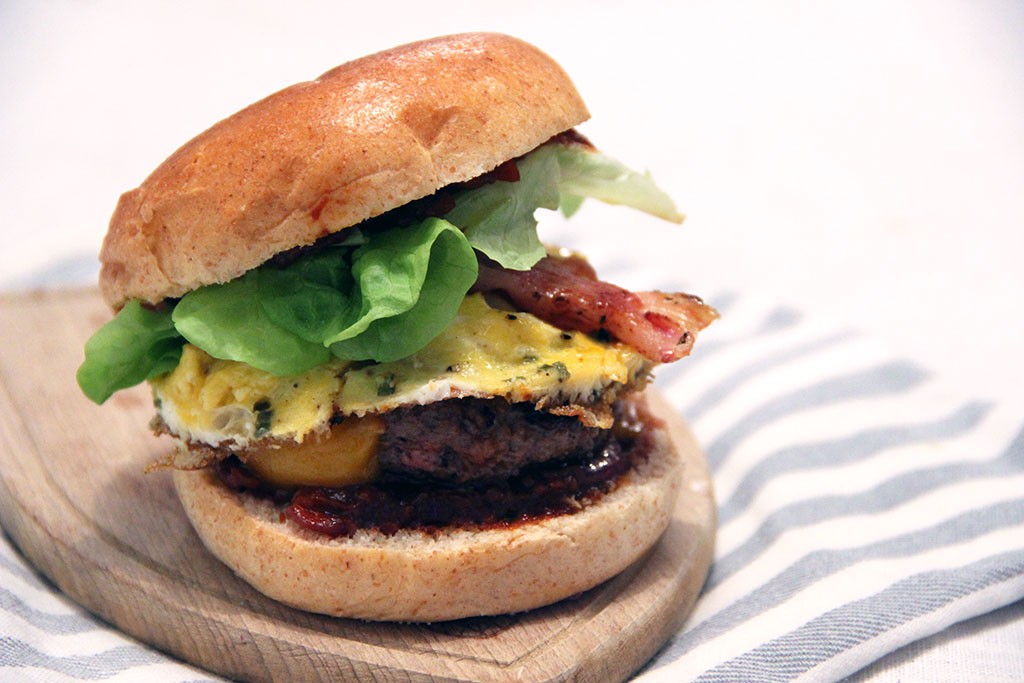 burger-bacon-oeuf-brouille-3