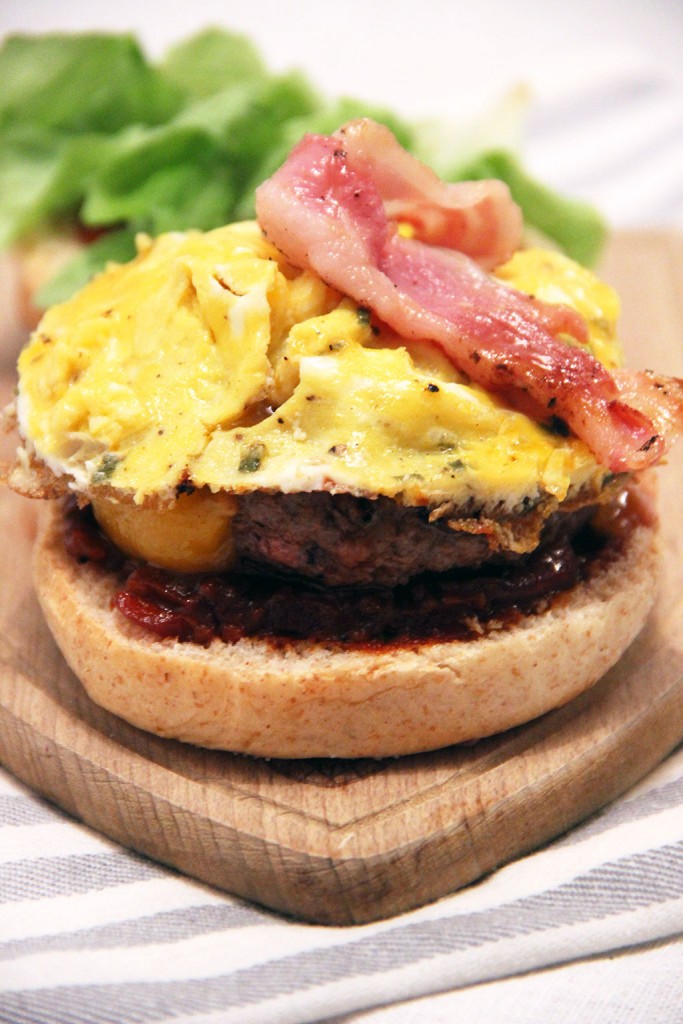 burger-bacon-oeuf-brouille