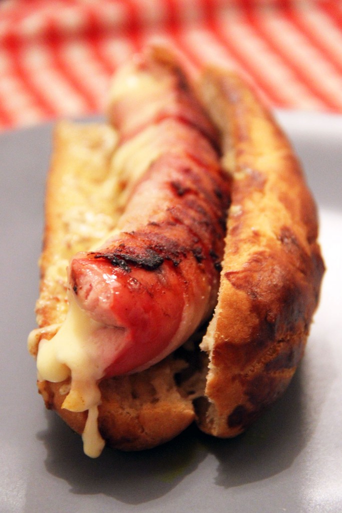 hot-dog-saucisse-fouree-fromage-2