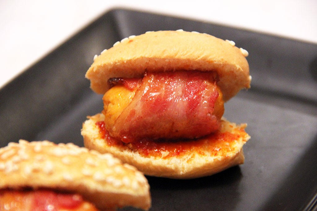 mini-hot-dog-sriracha-miel-2