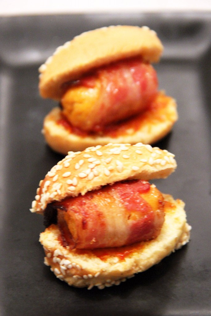 mini-hot-dog-sriracha-miel