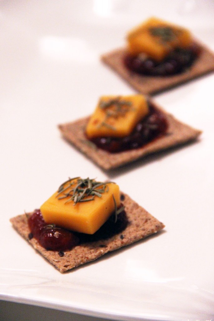 crackers-cheddar-tomato-relish-2