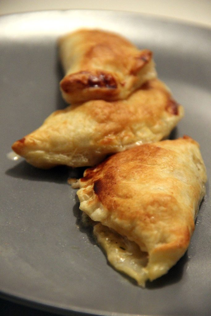 empanadas-caprese-2