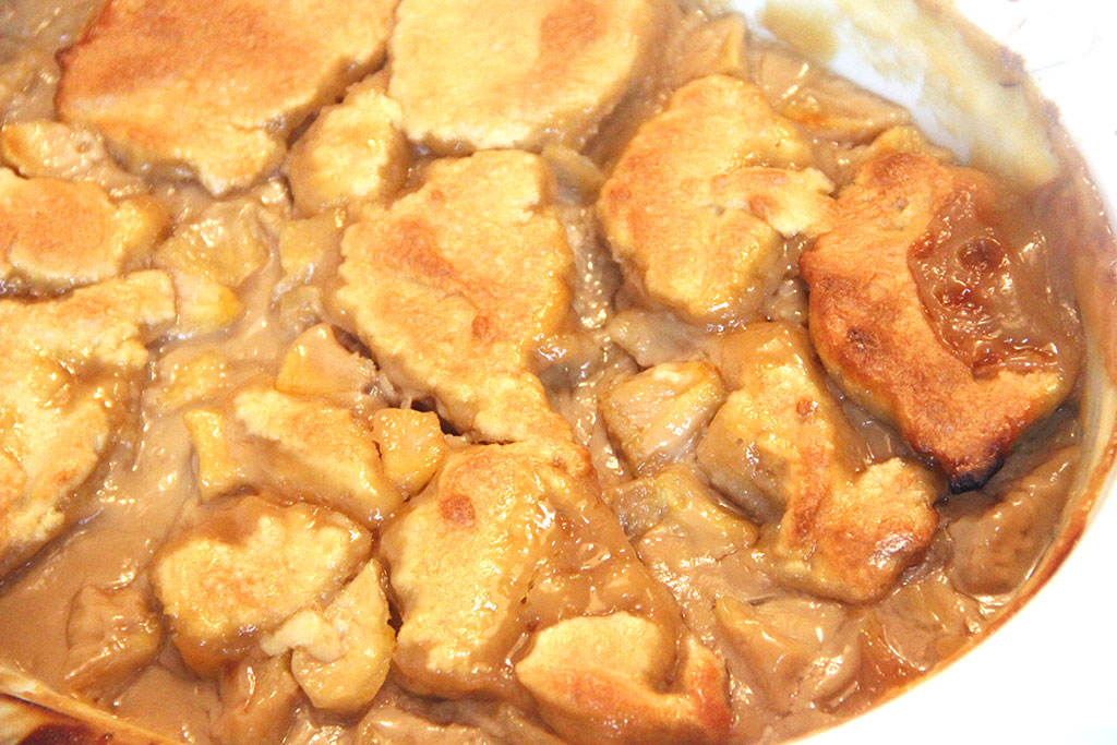 Specialite Du Quebec Pouding Chomeur Aux Pommes Et Sirop D Erable Not Parisienne