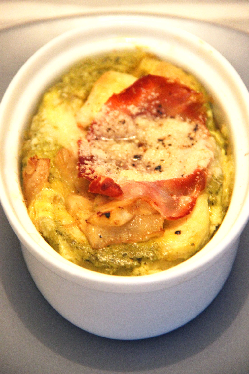 Mini frittatas à la courgette, pesto et jambon serrano Not Parisienne