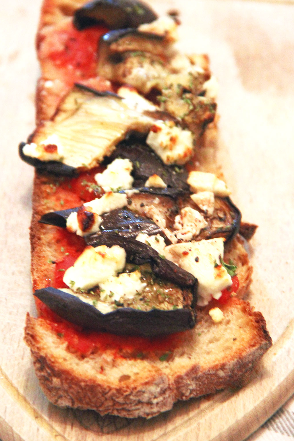 Bruschetta aubergine, feta et origan | Not Parisienne