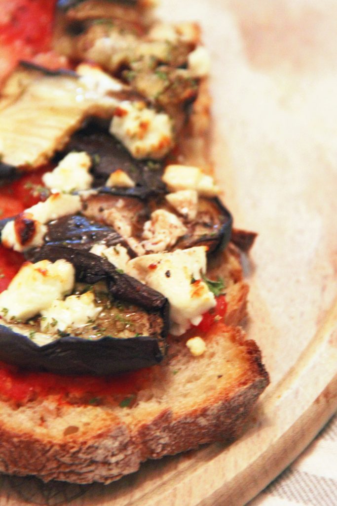 Bruschetta aubergine, feta et origan | Not Parisienne