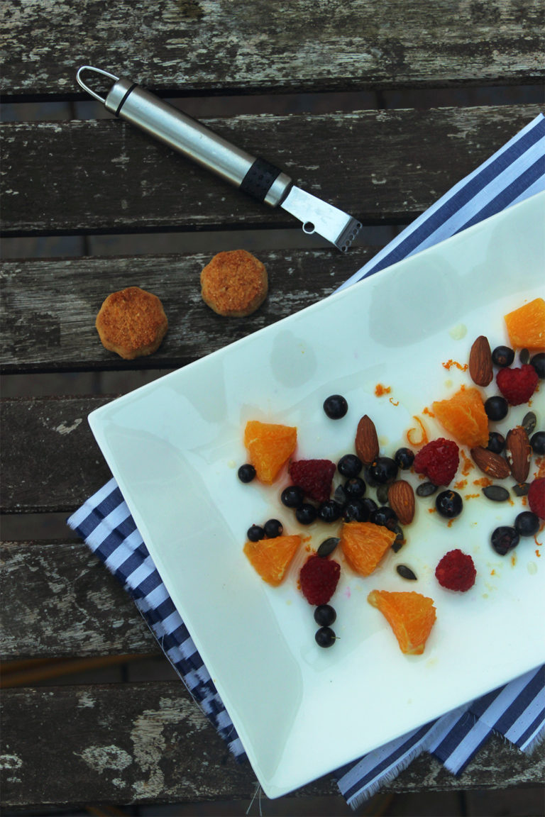 Salade de fruits rouges aux amandes - Not parisienne
