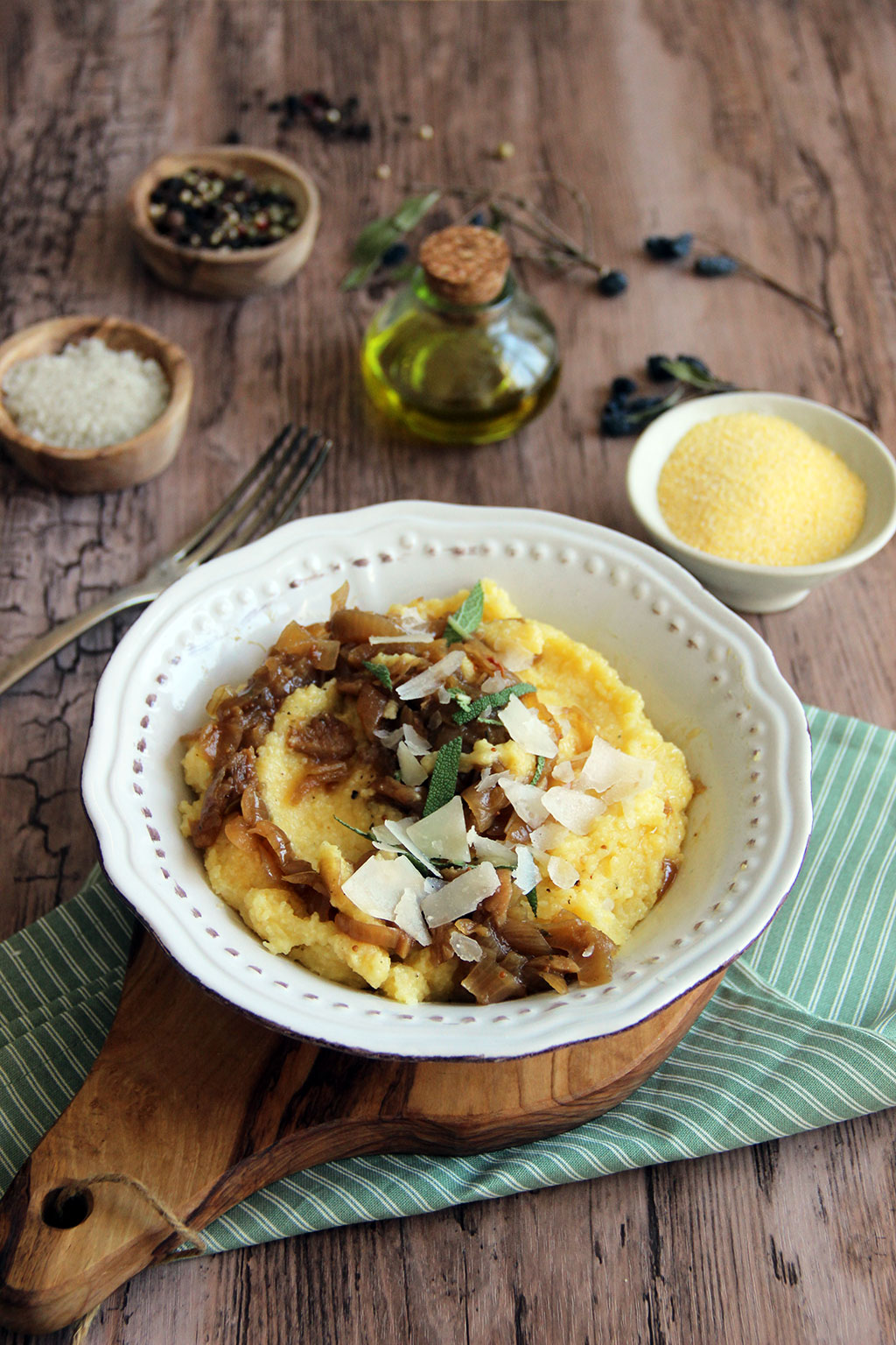 Polenta crémeuse et oignons confits aux figues - Not parisienne