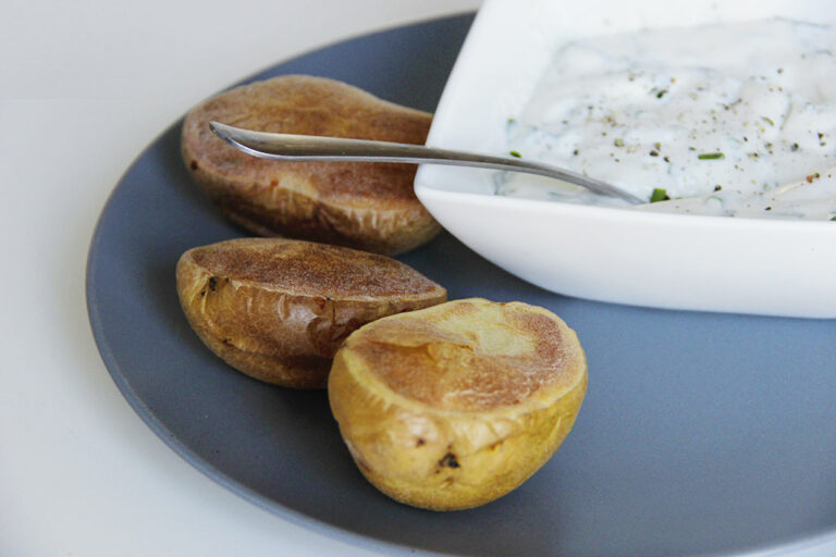 Pommes de terre au four et crème à la ciboulette - Not parisienne